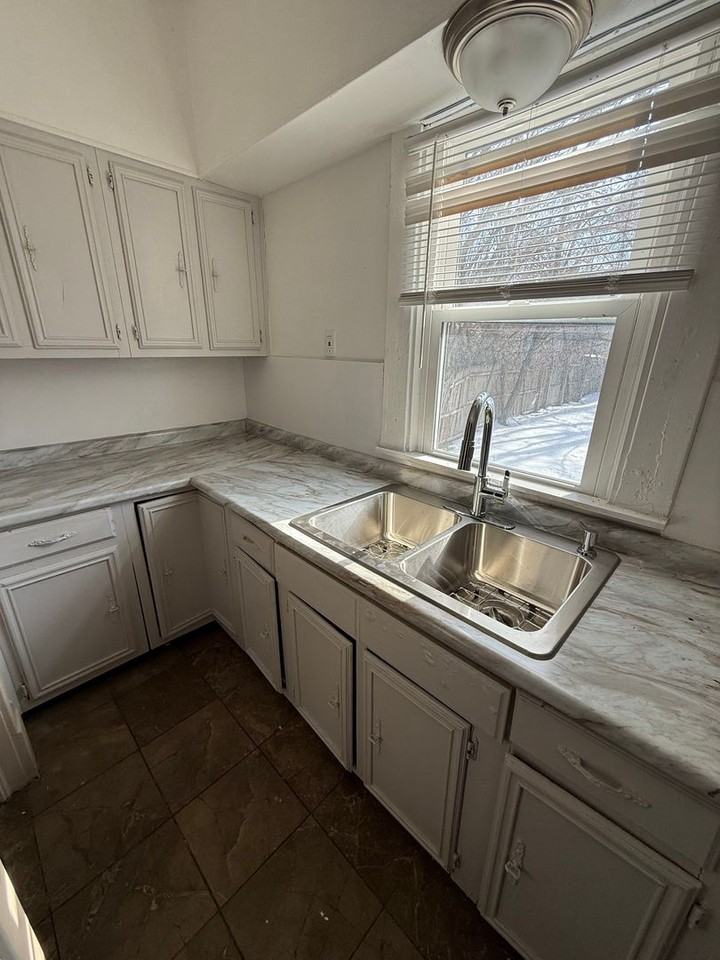 9902 Garfield Ave - Photo 6 of 11