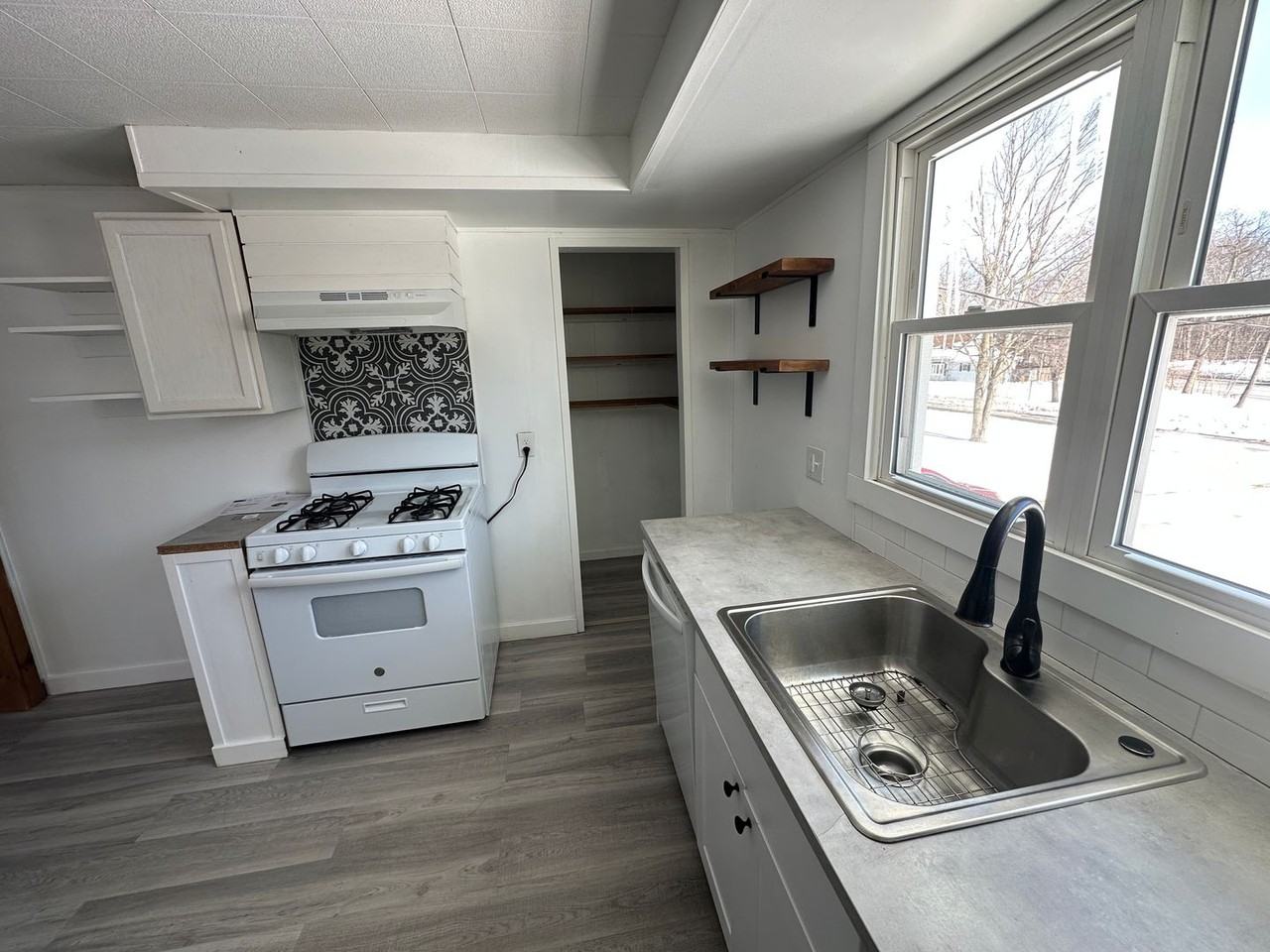 5836 East Ln - Photo 7 of 15