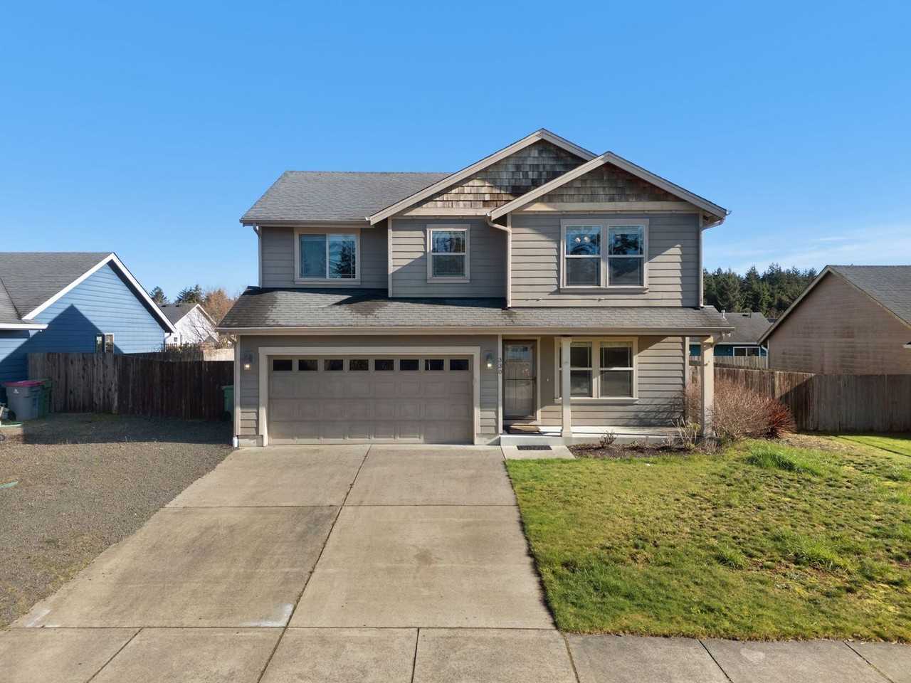 330 Sw Kalmia Ave - Photo 2 of 34