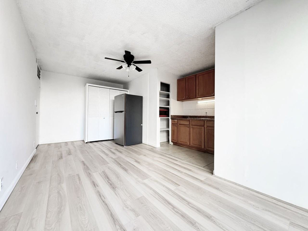 249 Kapili St #403 - Photo 4 of 10