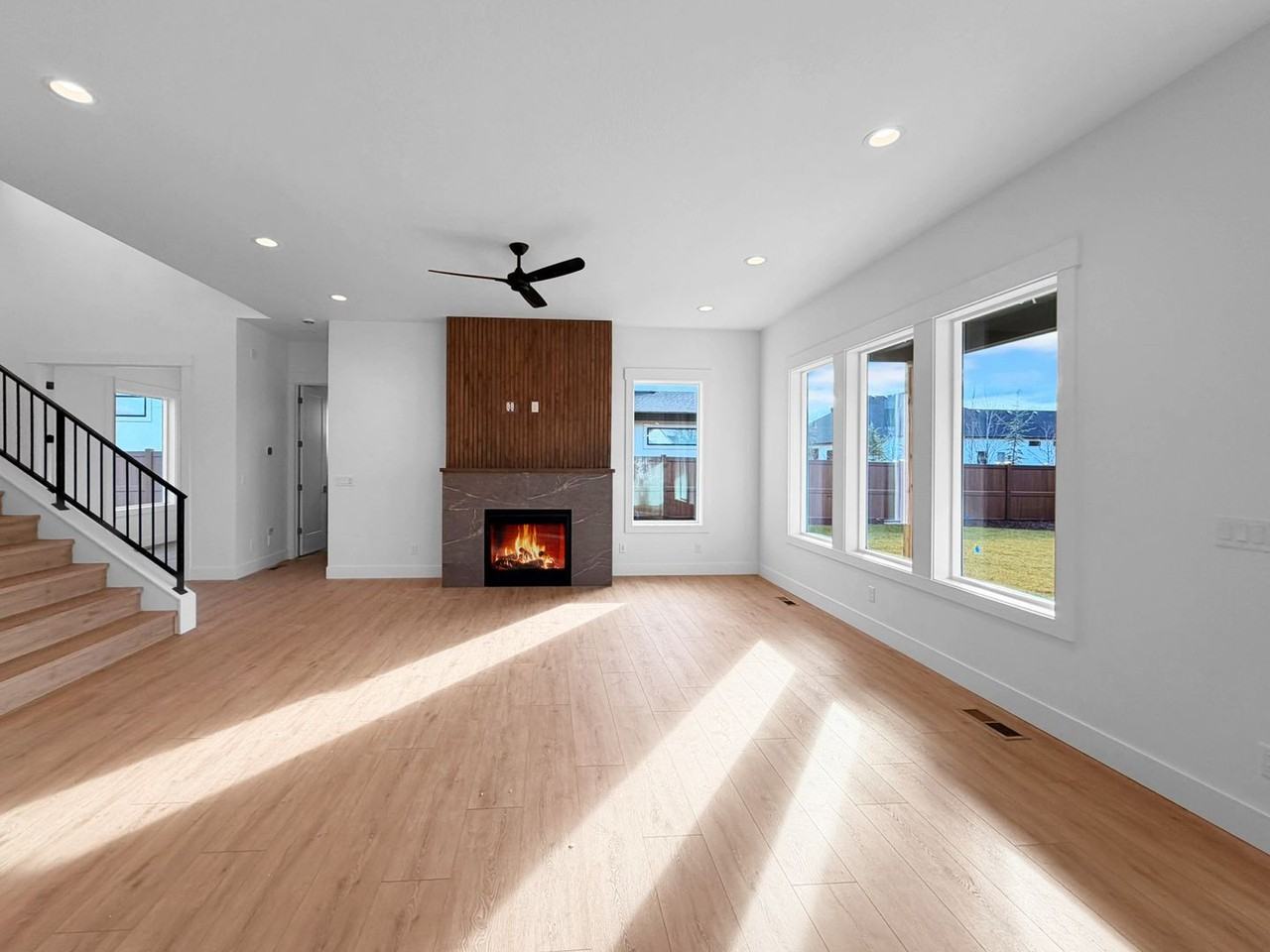 891 N Gracie Ave - Photo 6 of 19