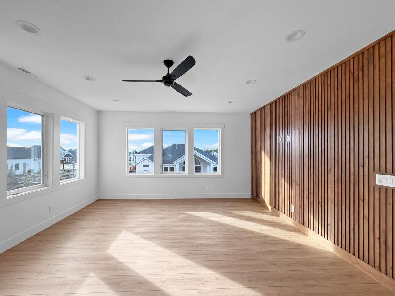 891 N Gracie Ave - Photo 7 of 19