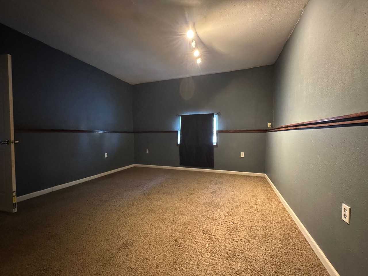 1469 Redmond Ave - Photo 7 of 9