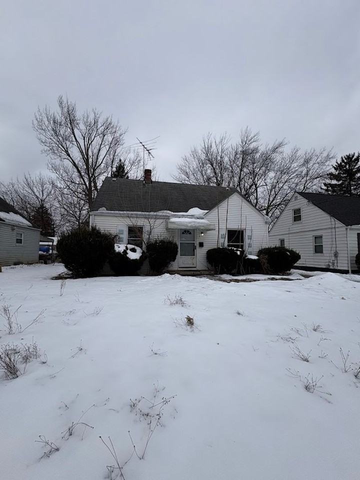 832 Chinook Ave - Photo 2 of 17