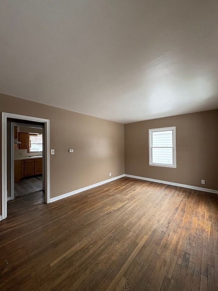 832 Chinook Ave - Photo 4 of 17