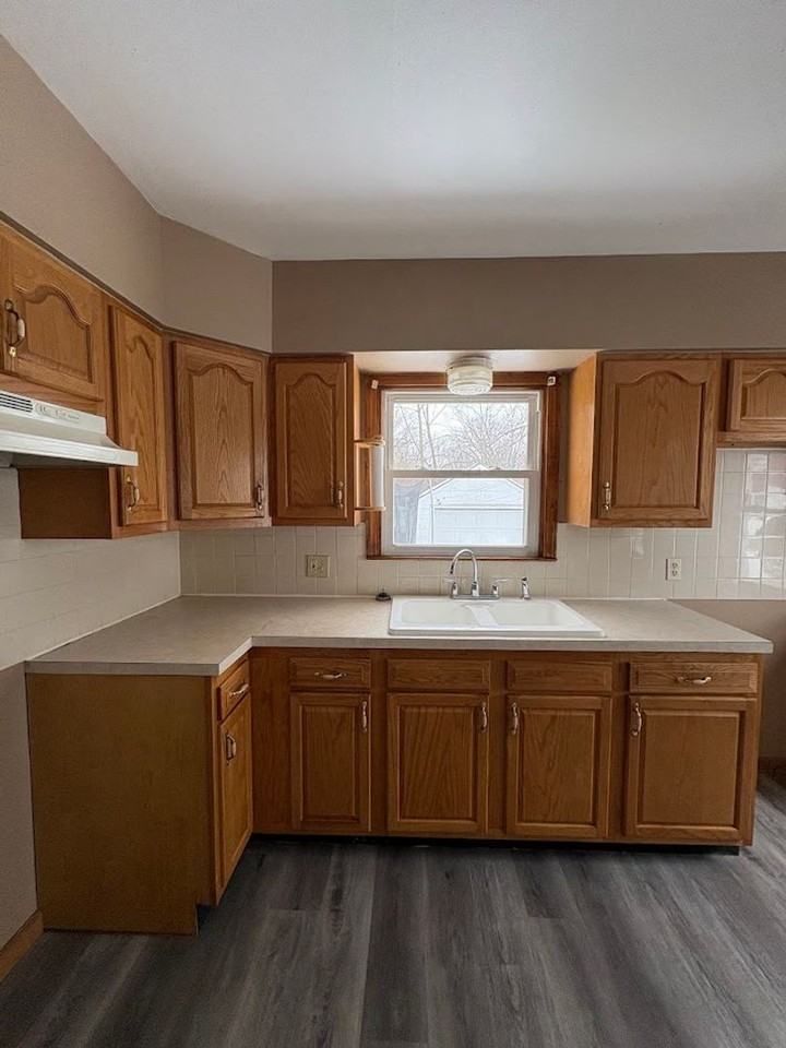 832 Chinook Ave - Photo 5 of 17