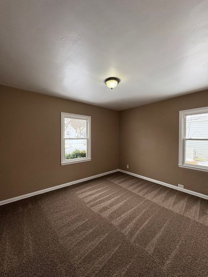 832 Chinook Ave - Photo 7 of 17