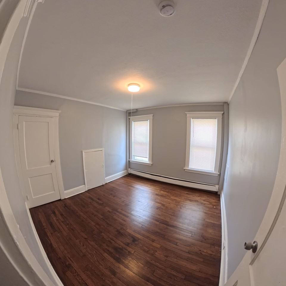 740-742 Capital Ave - Photo 2 of 11