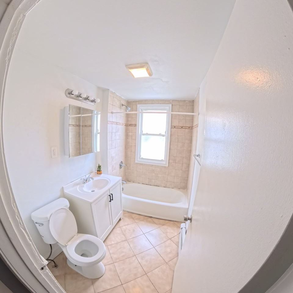 740-742 Capital Ave - Photo 3 of 11