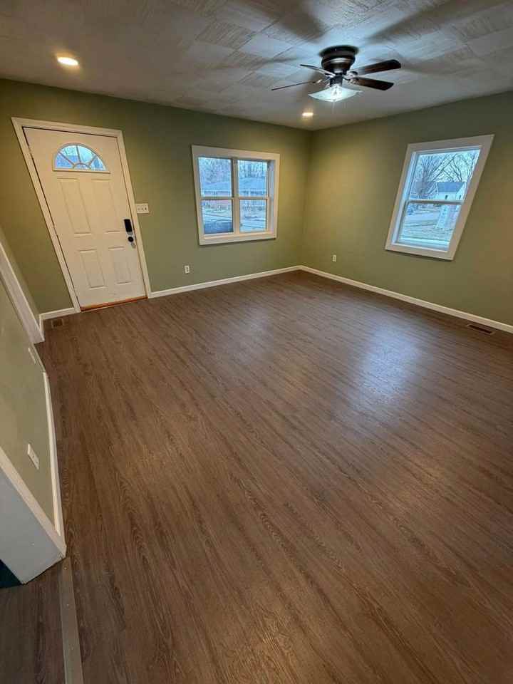 827 S Stormont St - Photo 2 of 4