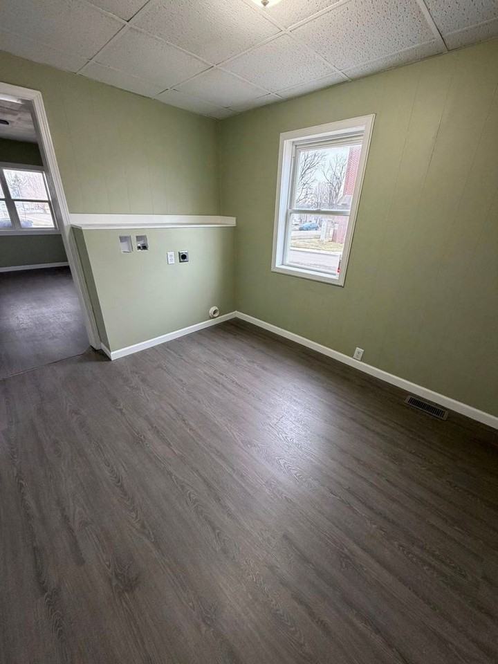 827 S Stormont St - Photo 3 of 4