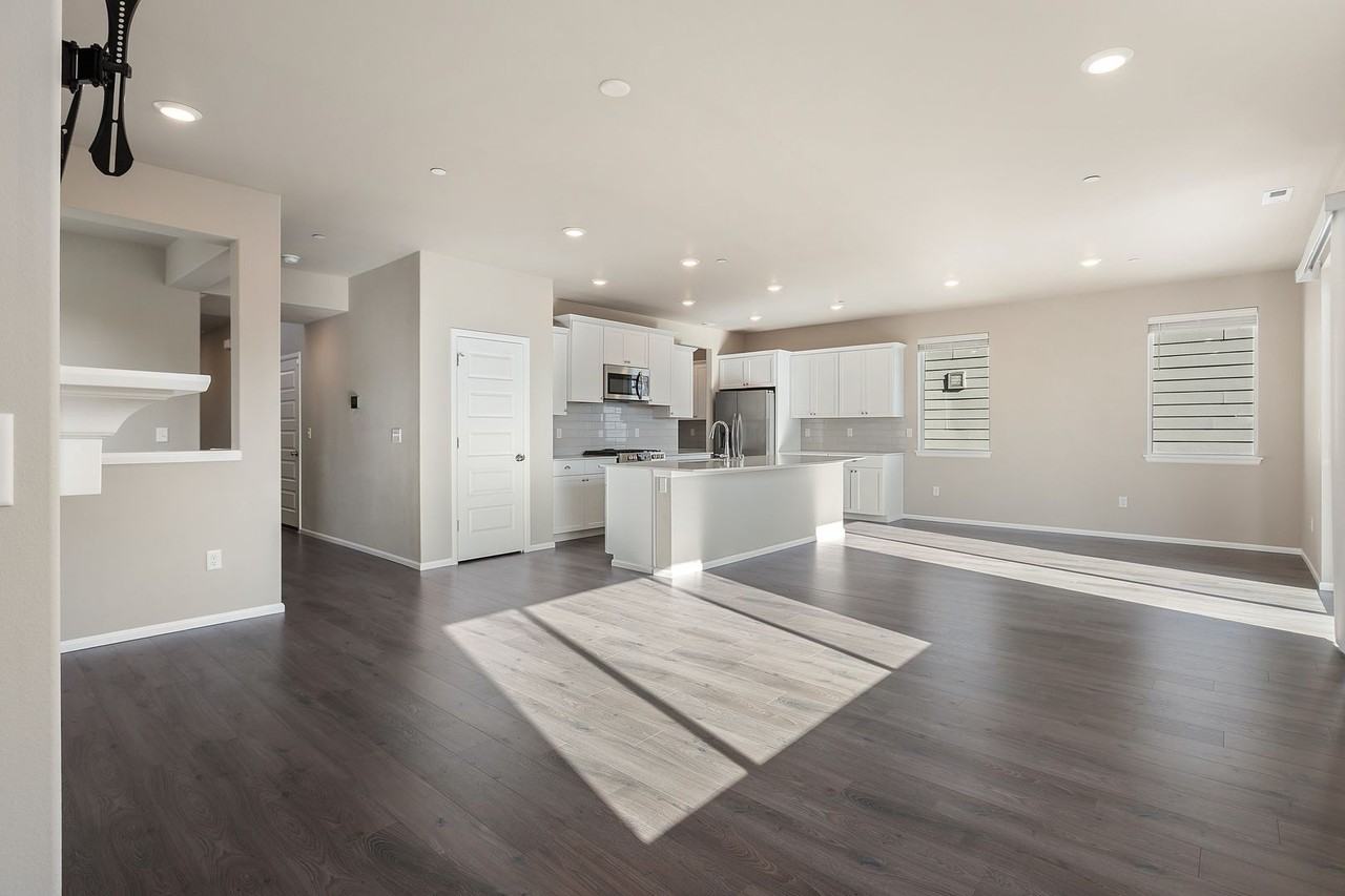 4030 80th Ave Ne - Photo 5 of 34