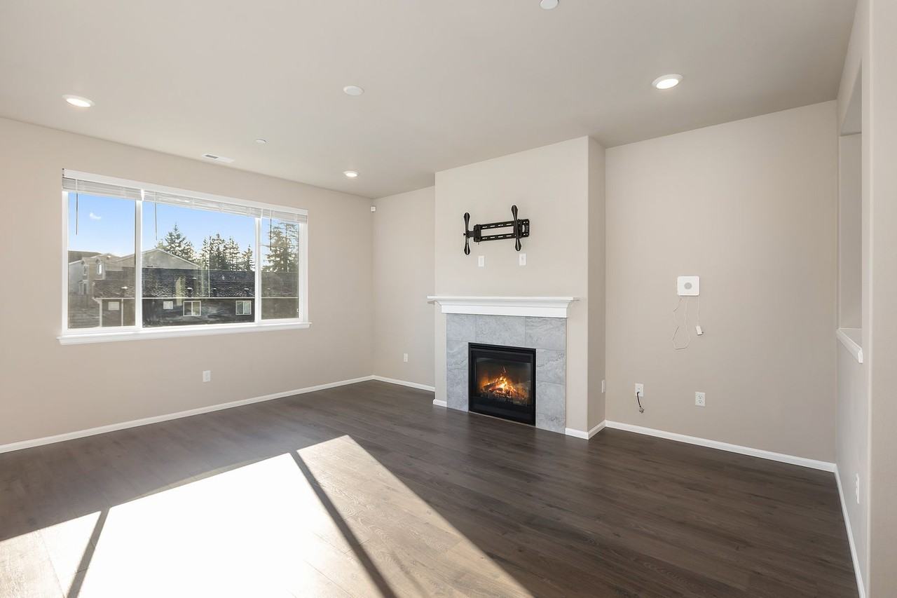 4030 80th Ave Ne - Photo 7 of 34