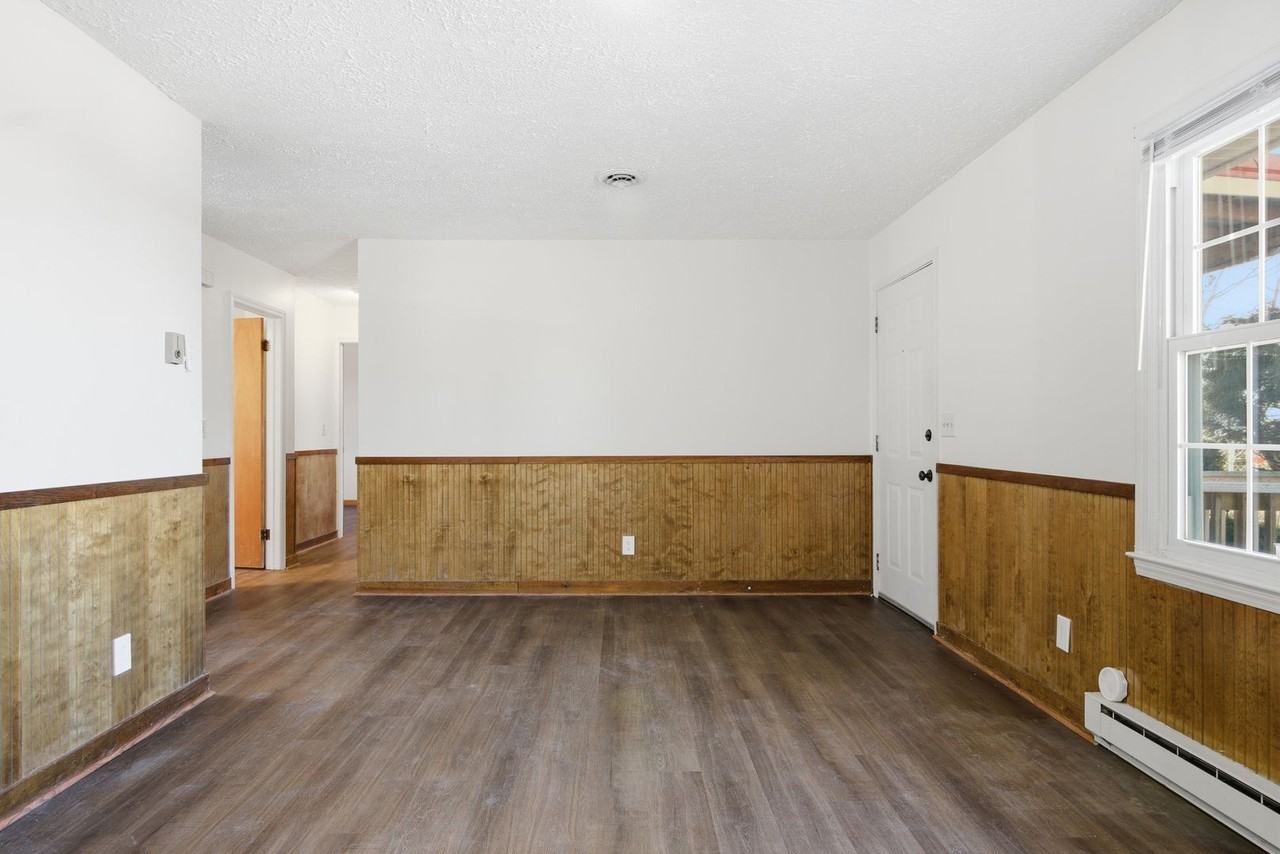 1363 Dow St - Photo 3 of 20