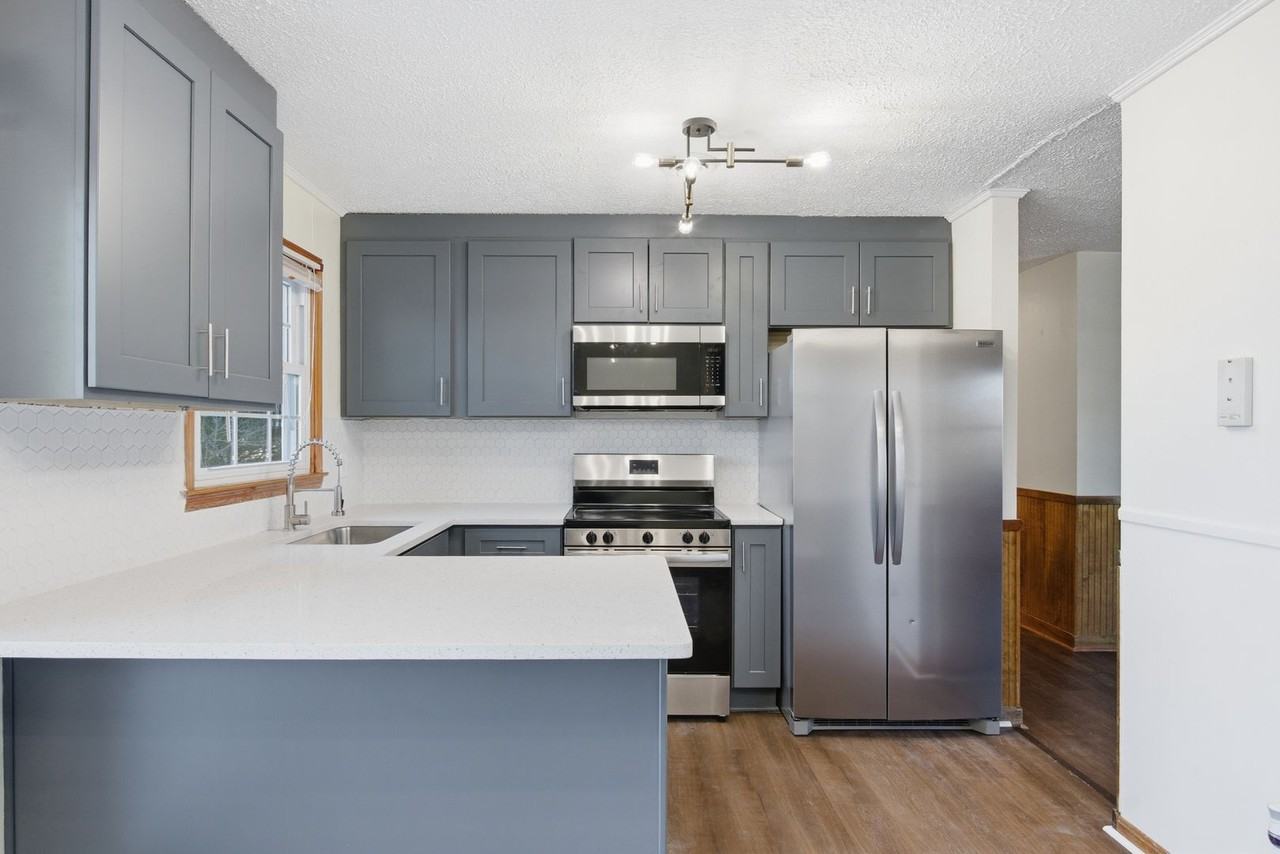 1363 Dow St - Photo 7 of 20