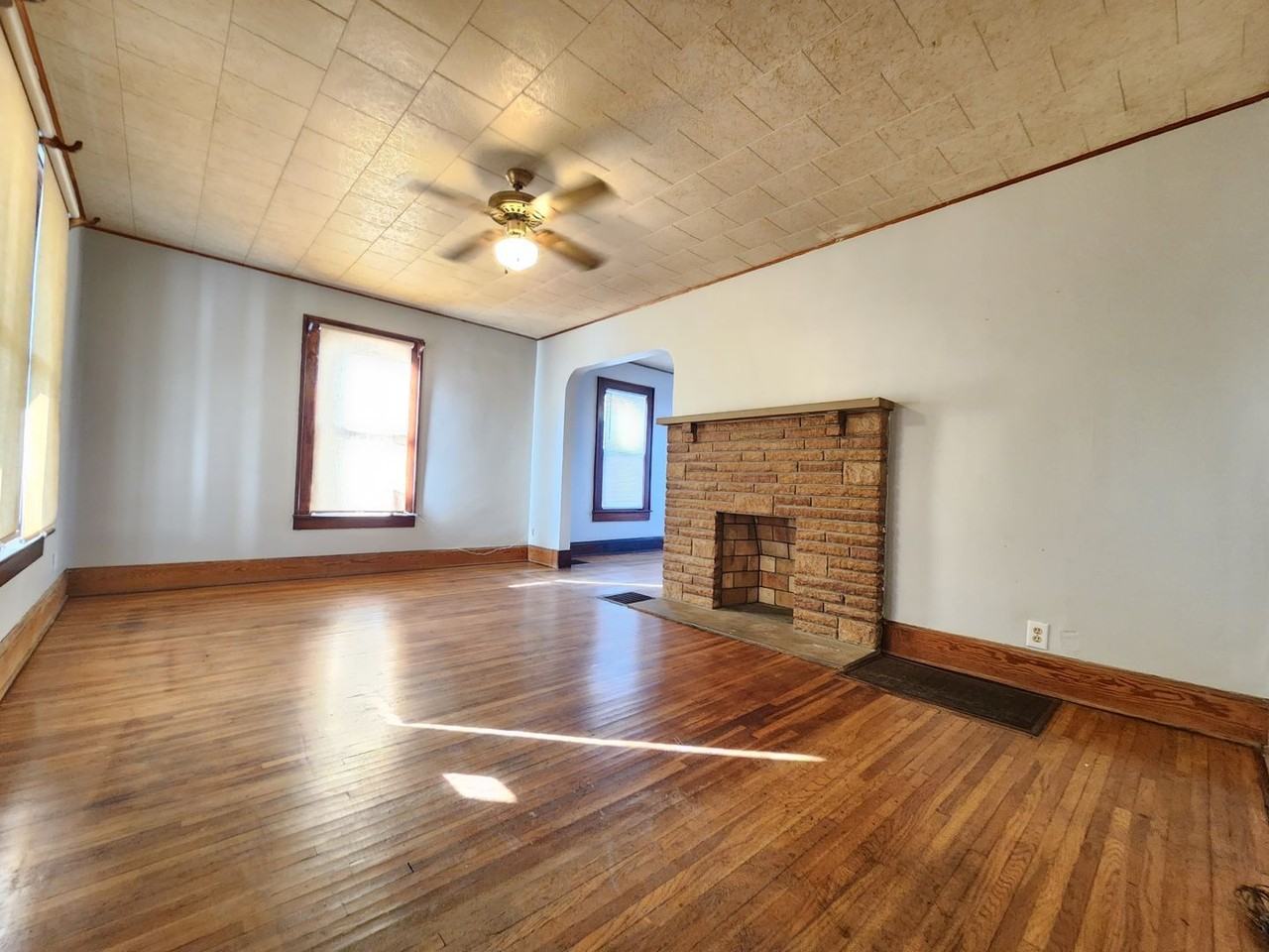 183 N Wayne Ave - Photo 2 of 21