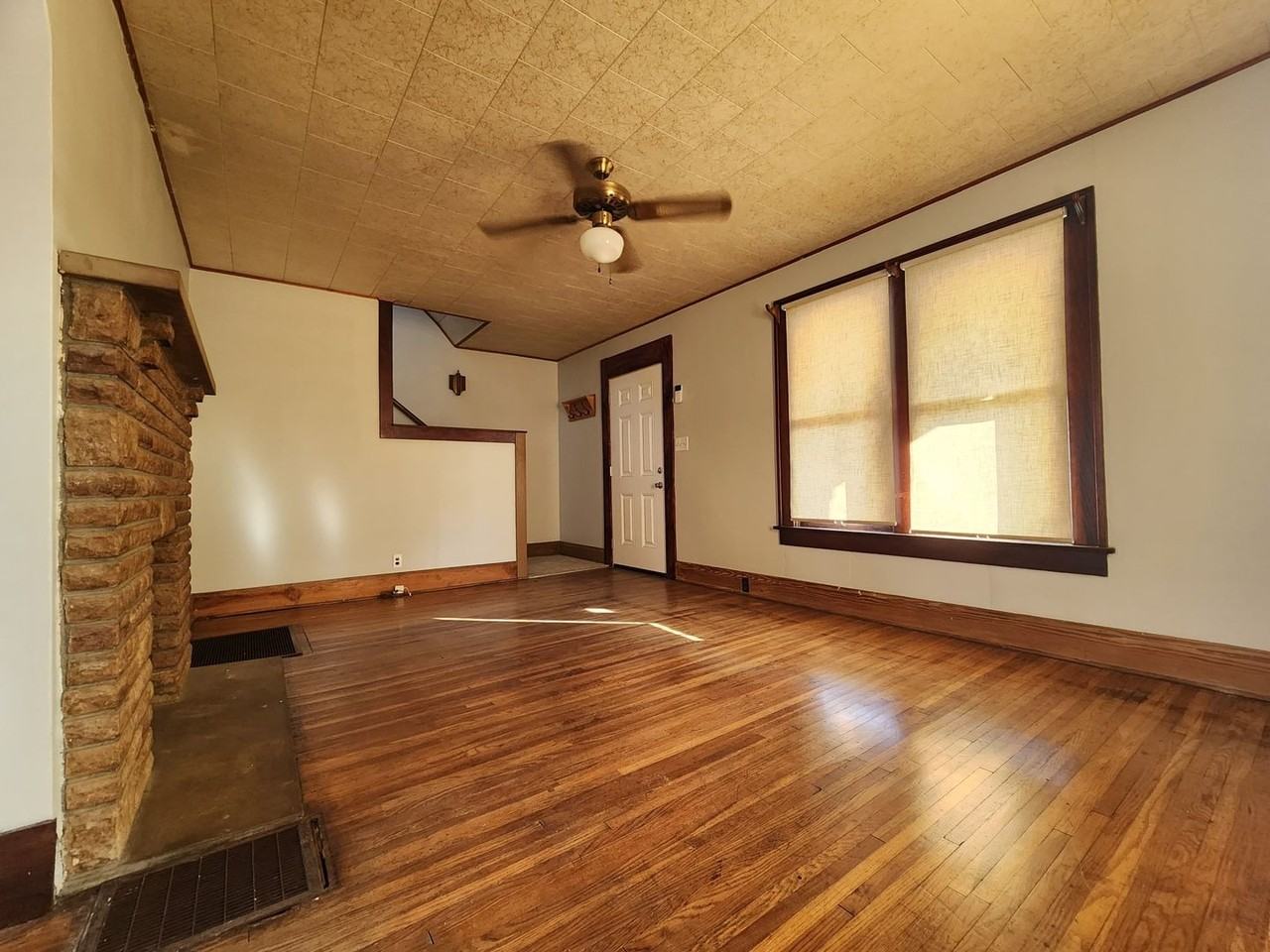 183 N Wayne Ave - Photo 4 of 21