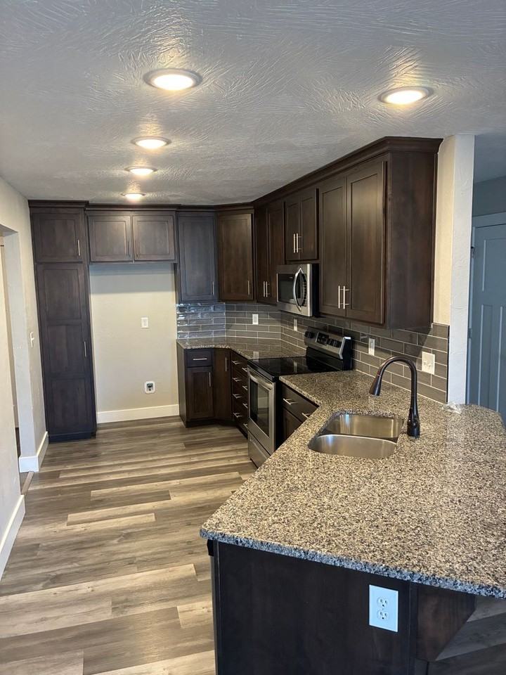 1908 S 18th Ave #A - Photo 4 of 13