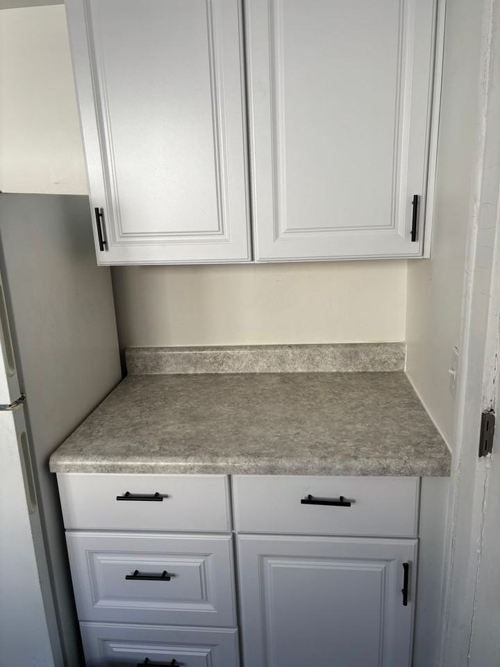 586 Robinette Ct - Photo 2 of 9