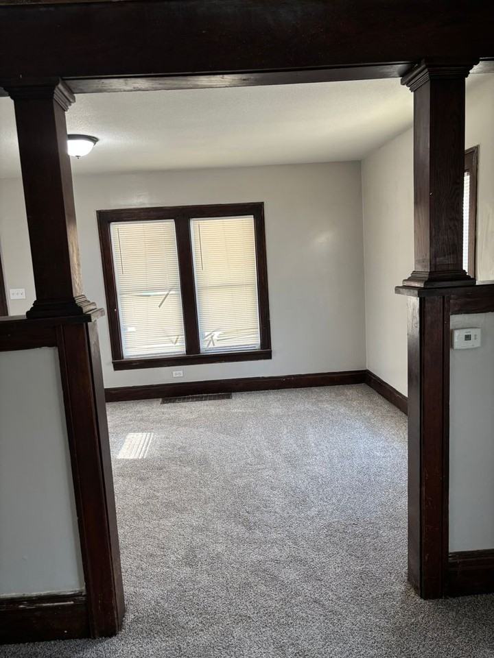 586 Robinette Ct - Photo 6 of 9