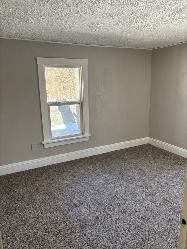 835 Carlysle St - Photo 2 of 9