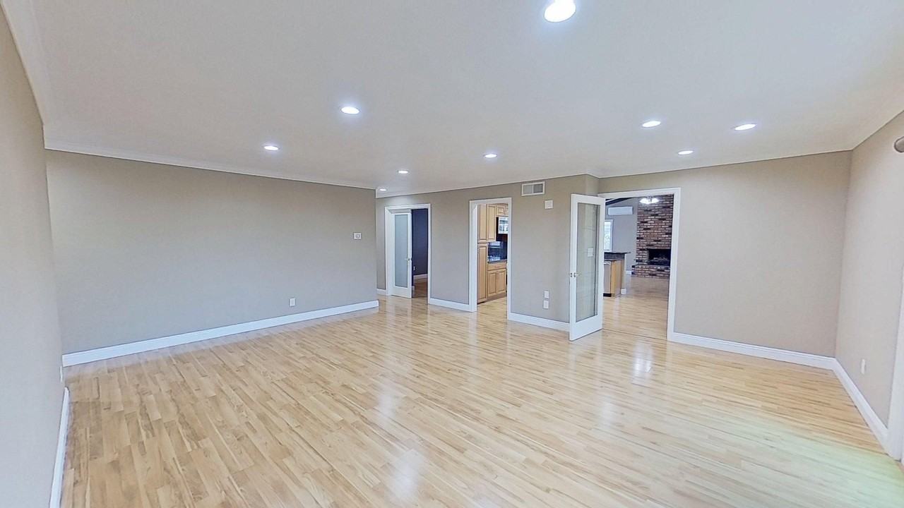 5517 Thelma Ave - Photo 4 of 28