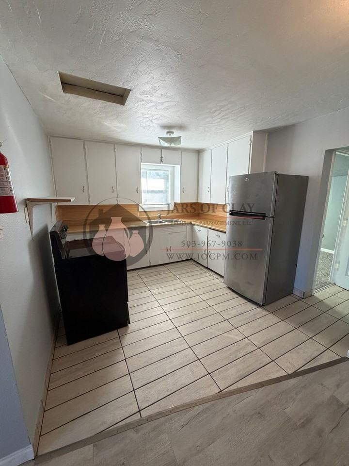 1748 Bellevue St Se - Photo 2 of 12