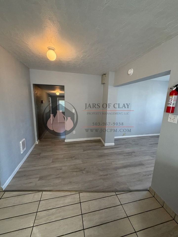 1748 Bellevue St Se - Photo 5 of 12