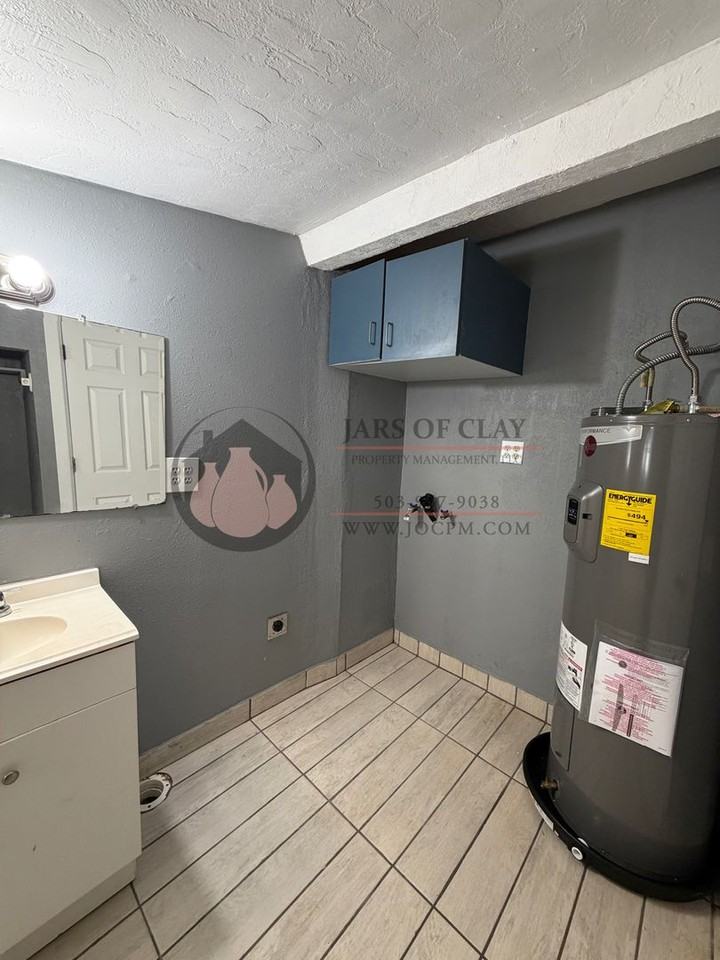 1748 Bellevue St Se - Photo 7 of 12