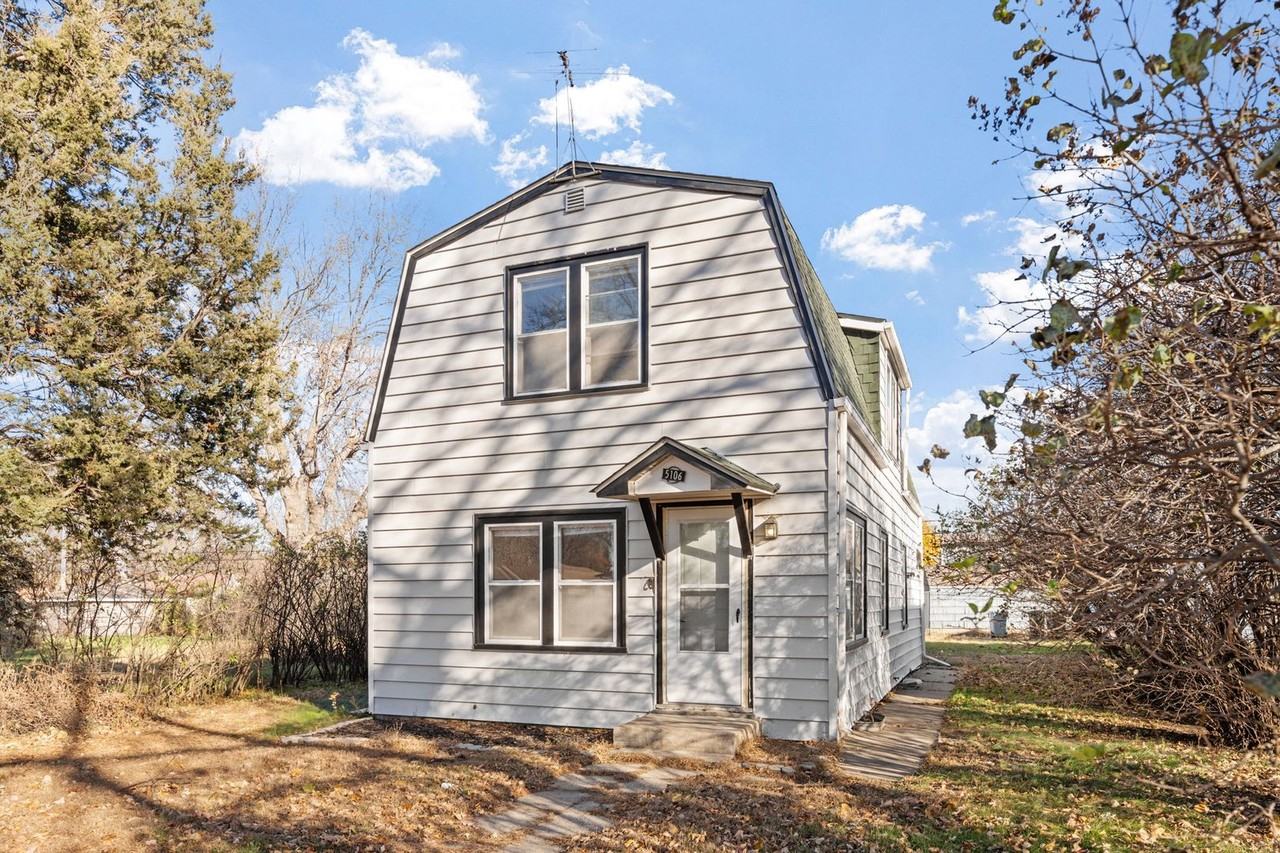 5106 Queen Ave N - Photo 2 of 34