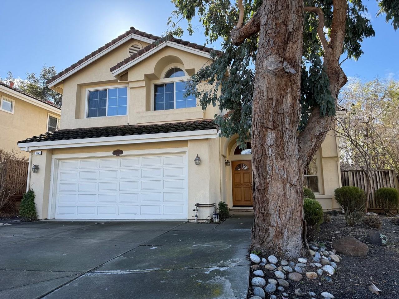 212 Montevideo Cir - Photo 2 of 44