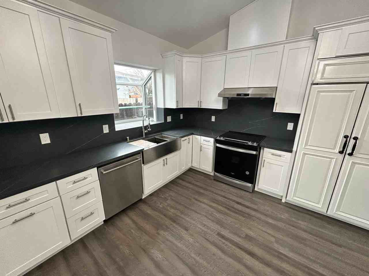 1527 W Orangeburg Ave - Photo 2 of 32