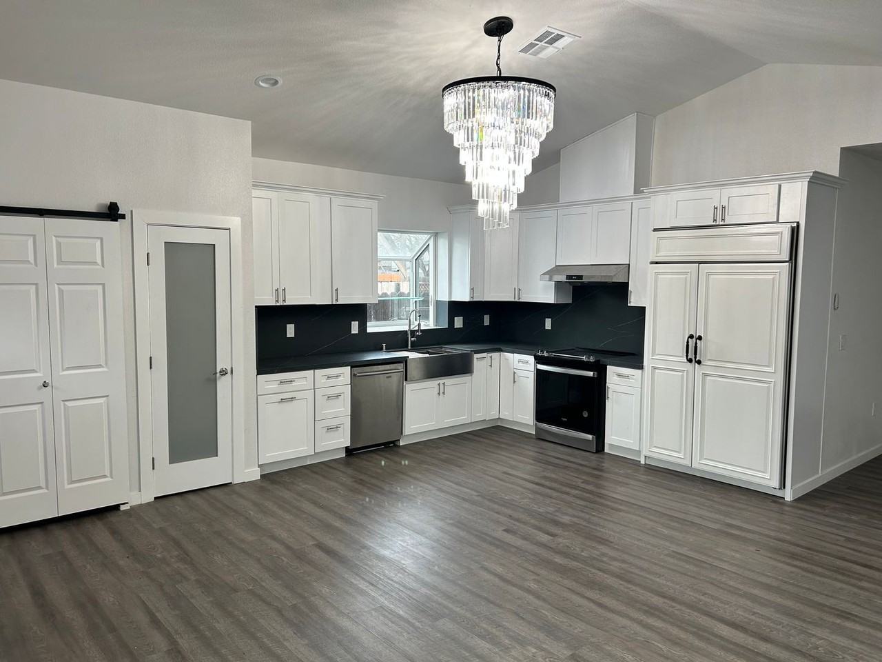 1527 W Orangeburg Ave - Photo 3 of 32