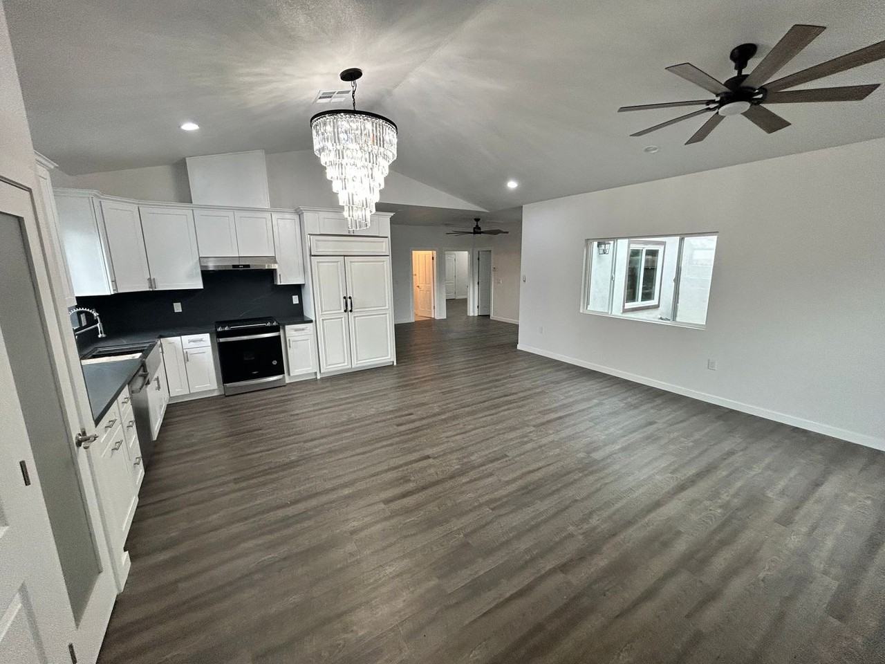 1527 W Orangeburg Ave - Photo 4 of 32