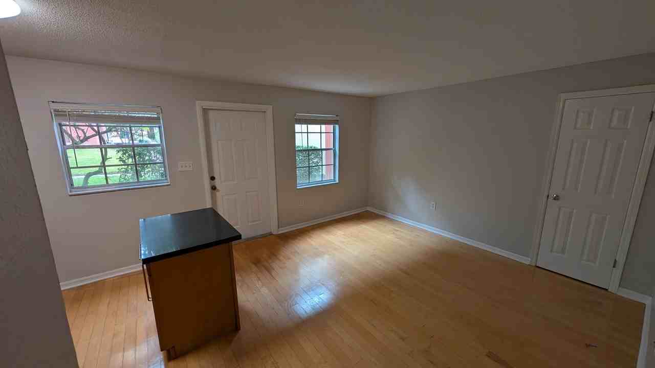 1531 Catherine St - Photo 6 of 18