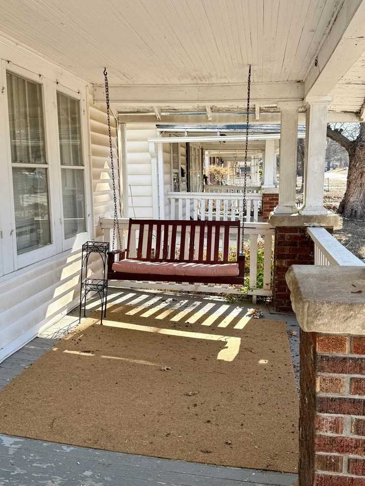 1716 Sw Lane St - Photo 2 of 17