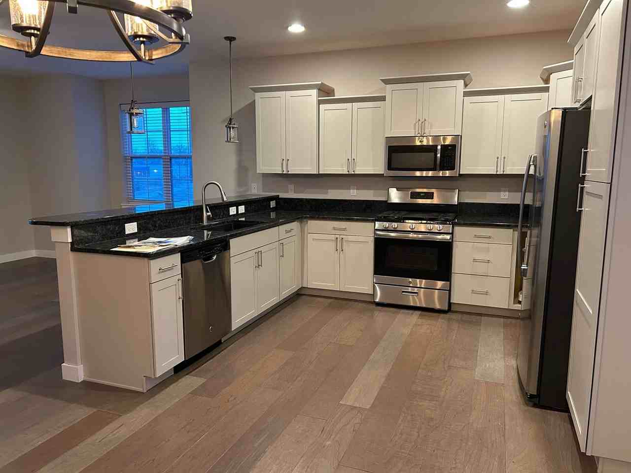 300 Clark Dr - Photo 5 of 21