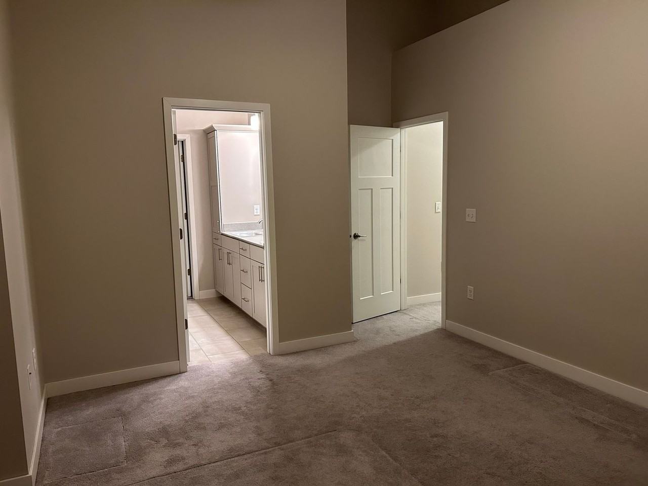 300 Clark Dr - Photo 6 of 21