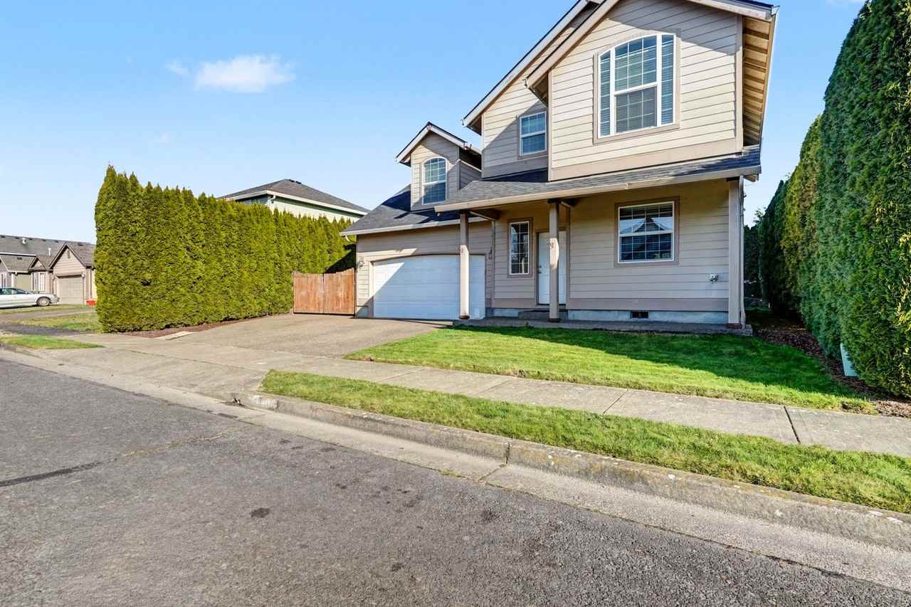 4936 Evie Jean St Ne - Photo 2 of 47