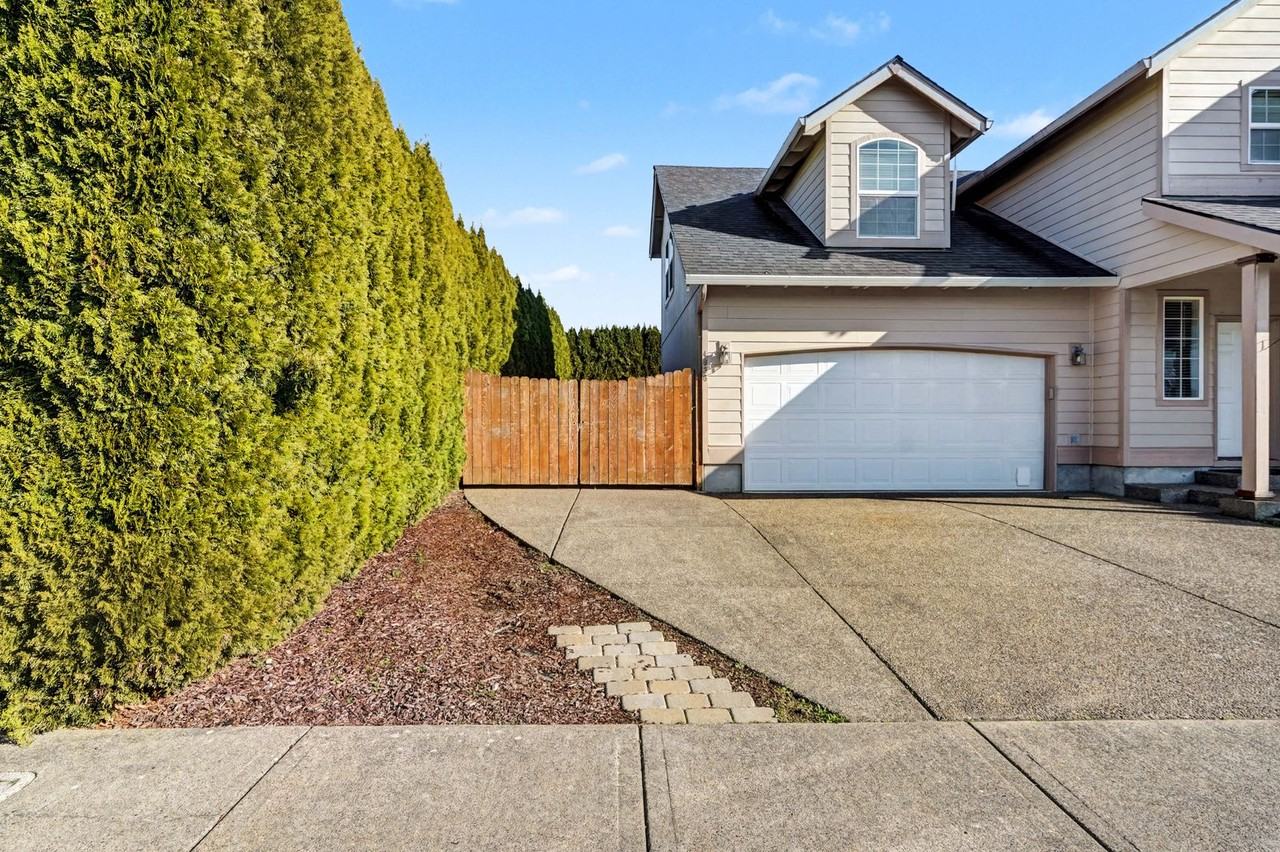 4936 Evie Jean St Ne - Photo 4 of 47