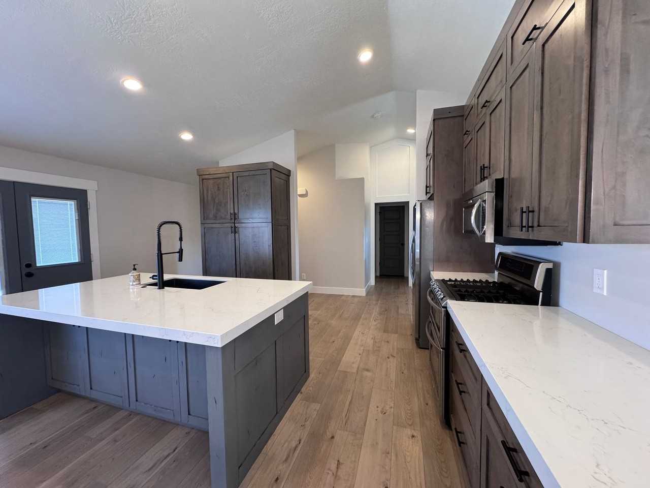 443 E Leah Day Cv - Photo 3 of 44