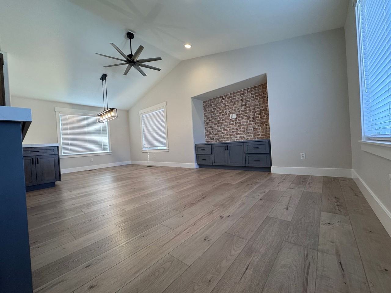 443 E Leah Day Cv - Photo 7 of 44