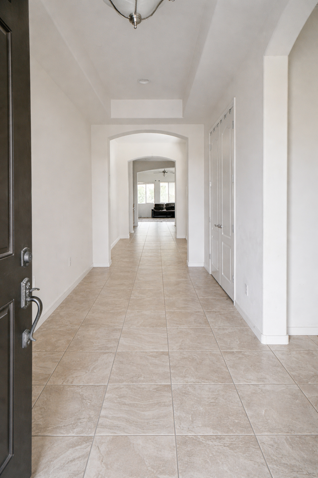 4070 S Pearl Dr - Photo 2 of 8