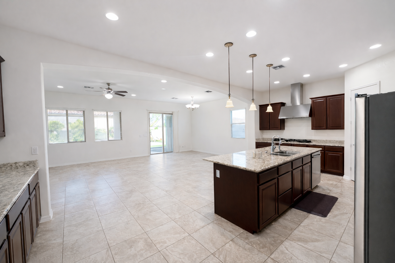 4070 S Pearl Dr - Photo 5 of 8