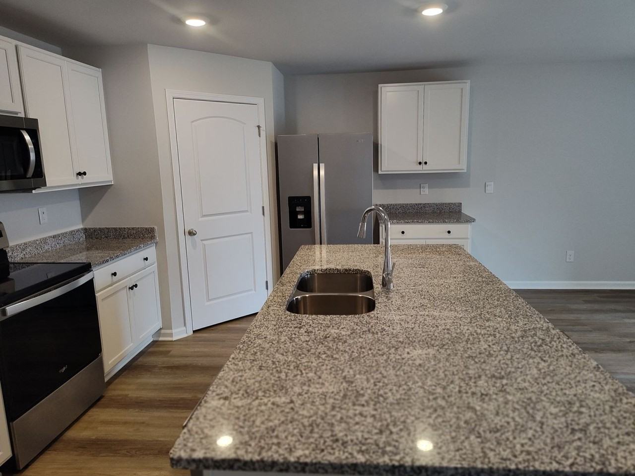 1514 Heritage Cir Se - Photo 6 of 32