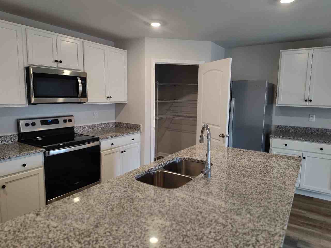 1514 Heritage Cir Se - Photo 7 of 32