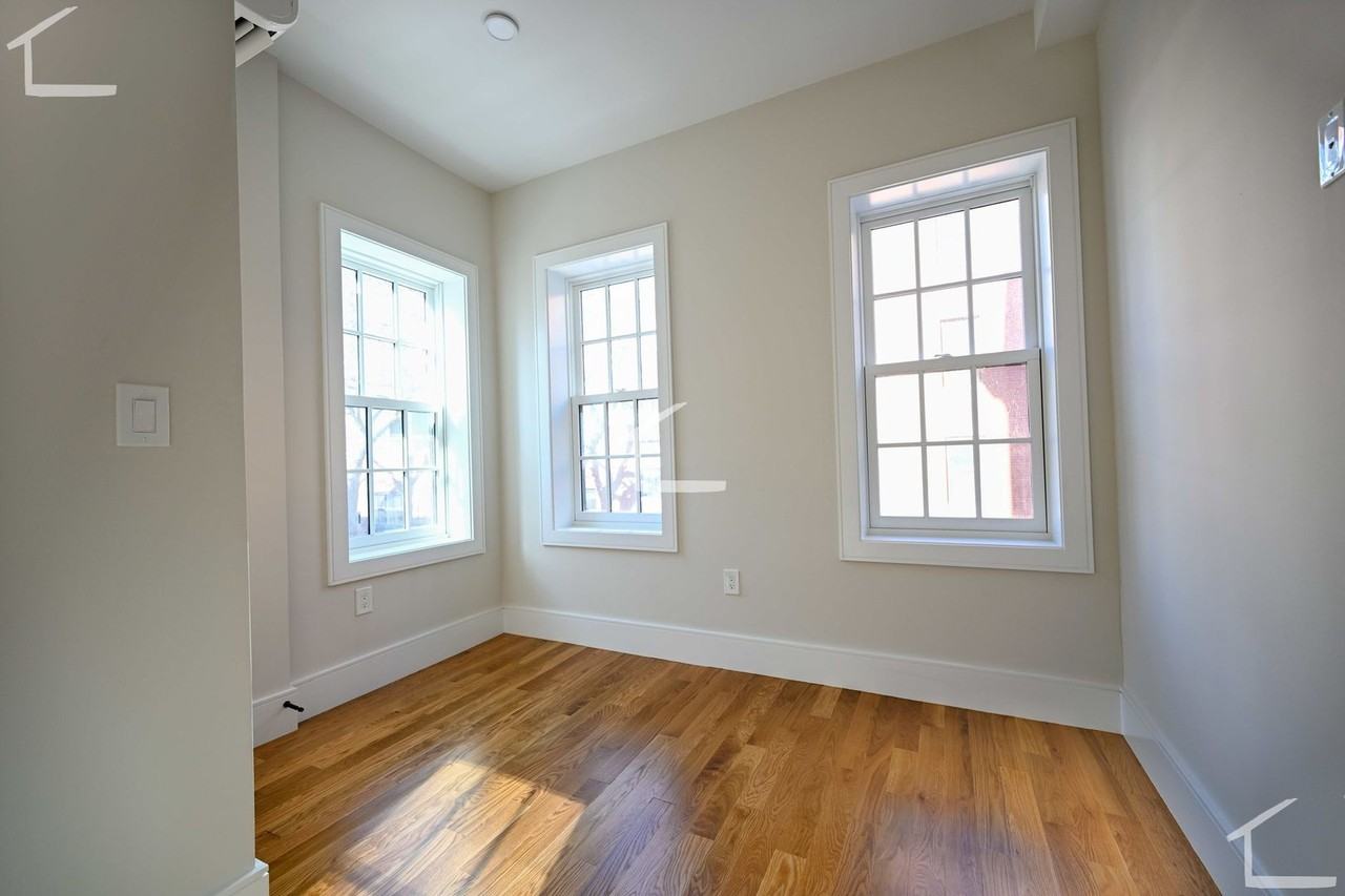 2 Winchester St - Photo 4 of 10