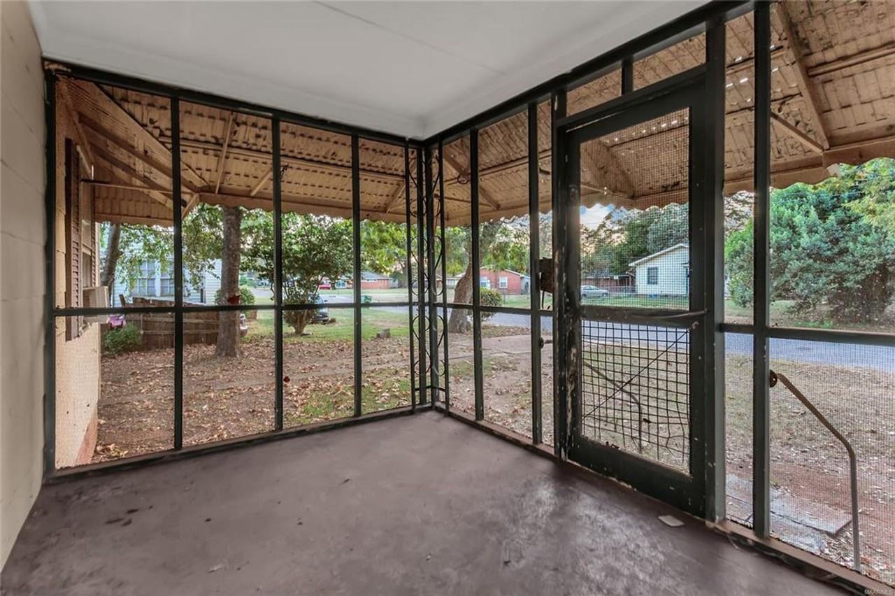 2614 Skyline Ave - Photo 2 of 19