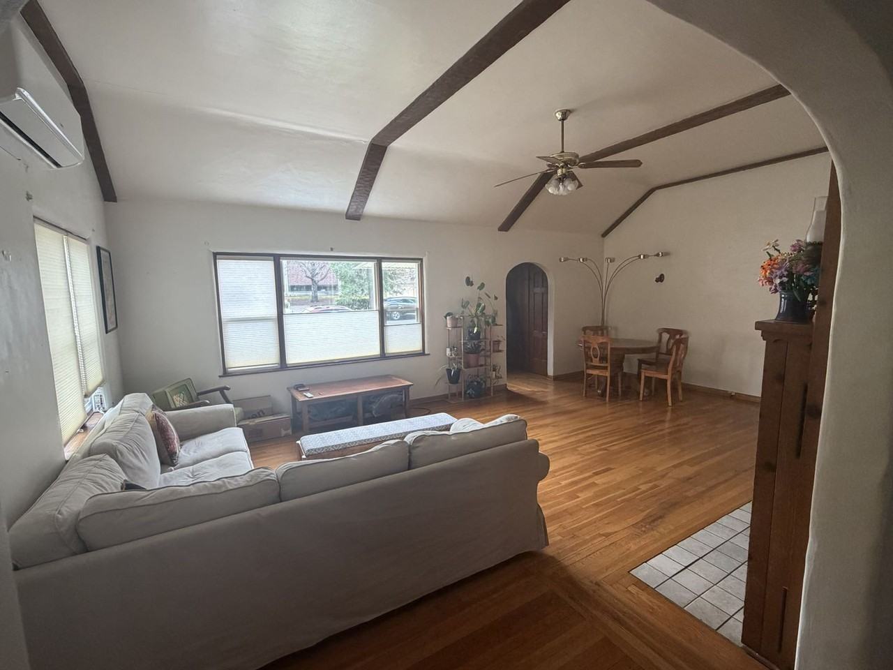 324 Mansion Ave - Photo 4 of 26