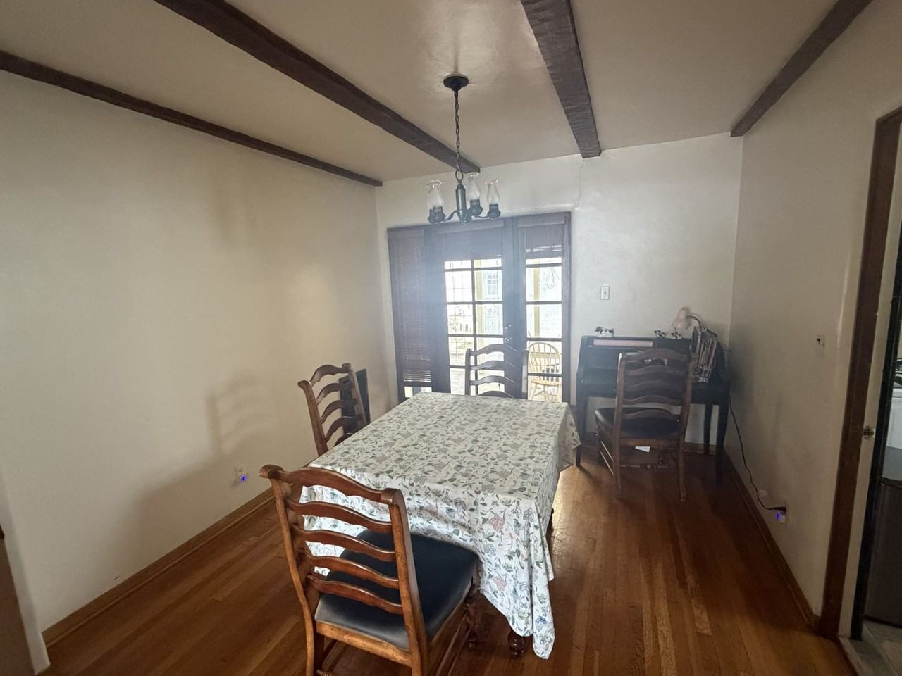 324 Mansion Ave - Photo 5 of 26